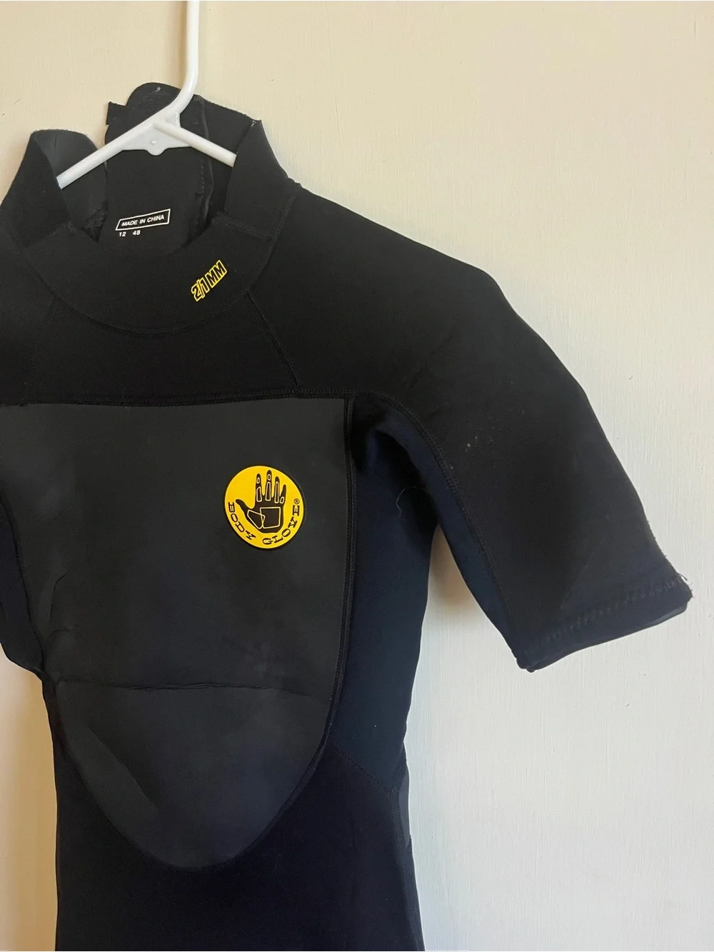 Body glove boys Black Short Sleeve Wetsuit with Yellow Logo